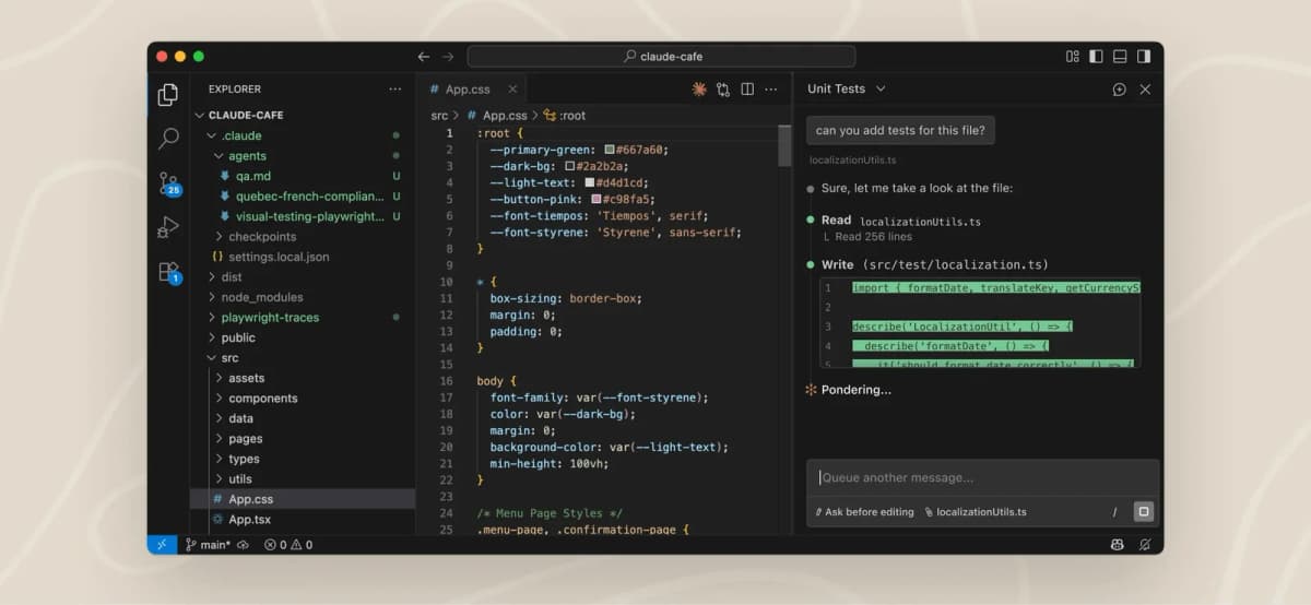 Tiện ích Claude Code trong VS Code: trình soạn thảo mở tệp App.css bên trái, bảng trò chuyện Claude bên phải đang đọc và viết test cho tệp